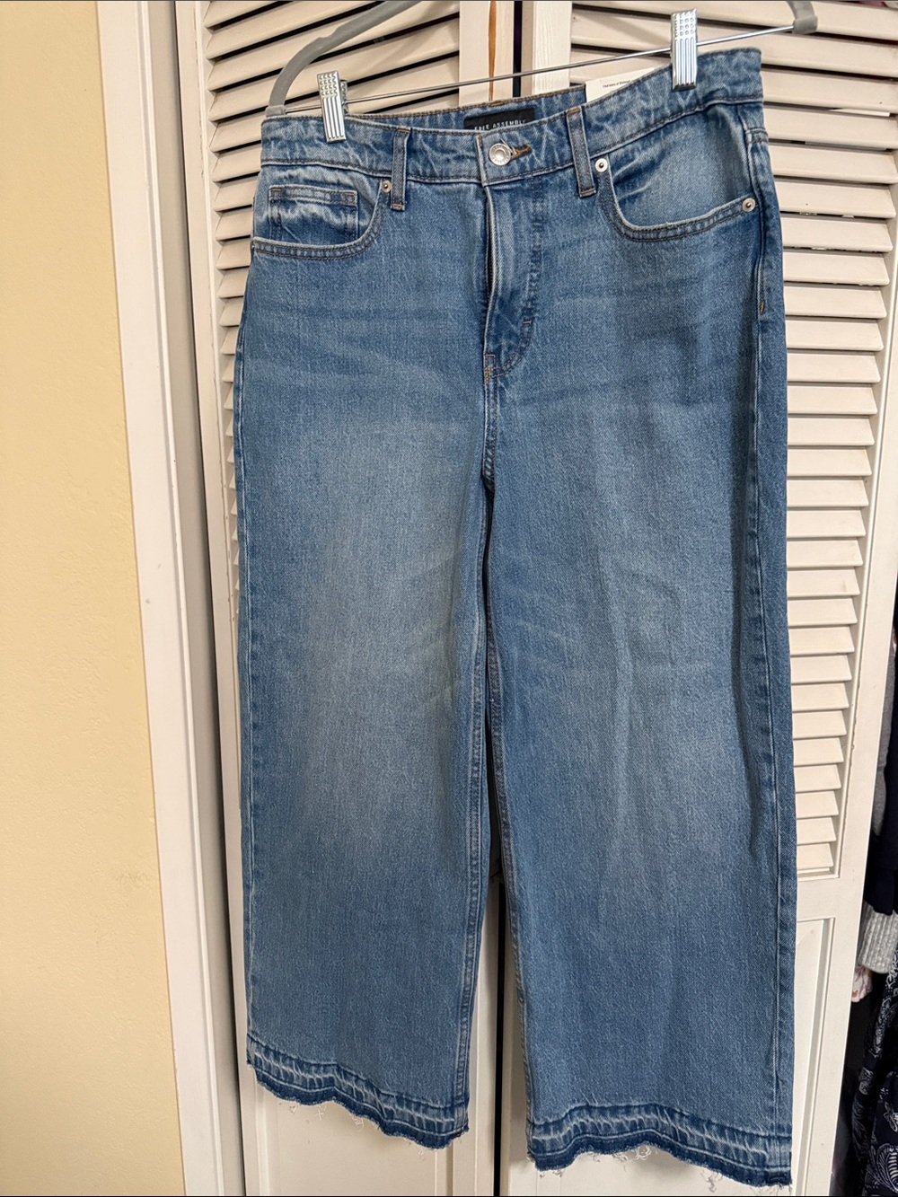 Classic Wide-Leg Women's Jeans in Light Blue